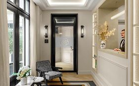 Black Door Parijs 5*